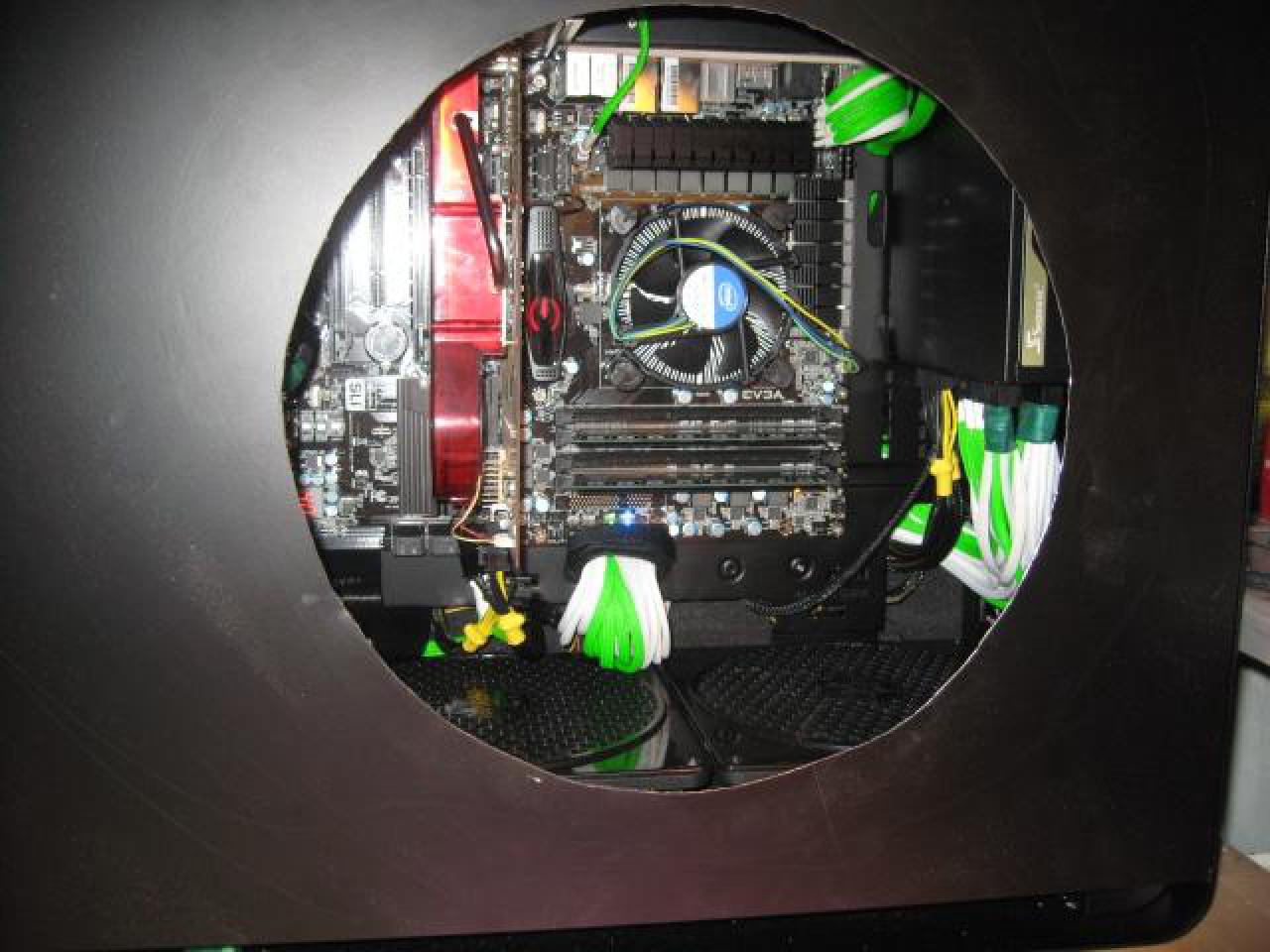 [23/01/2010] Sehenswerte Silverstone-Fortress-FT02-Casemod (24)