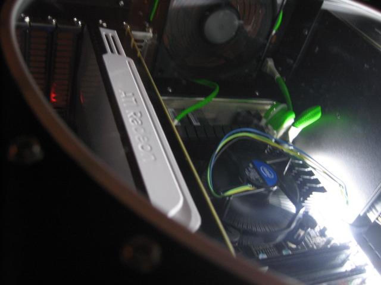 [23/01/2010] Sehenswerte Silverstone-Fortress-FT02-Casemod (32)