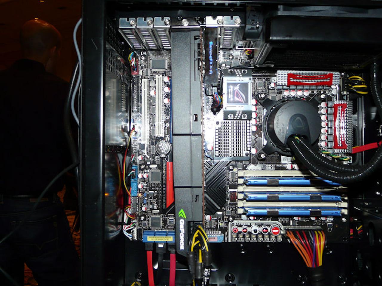 [07/01/2010] Nvidia Fermi GF100 Demosystem (2)