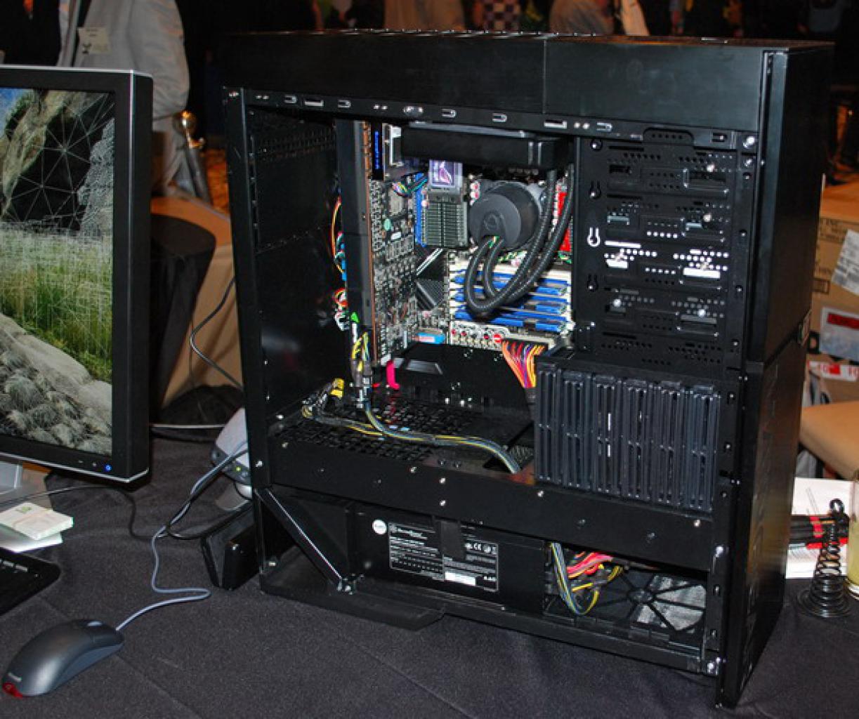 [08/01/2010] GF100-Demosystem (5)