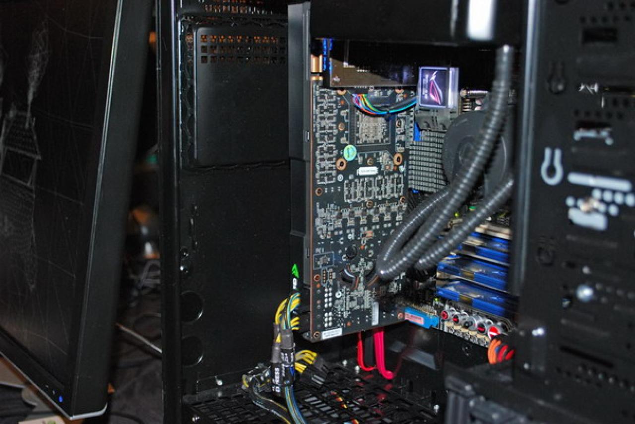 [08/01/2010] GF100-Demosystem (3)