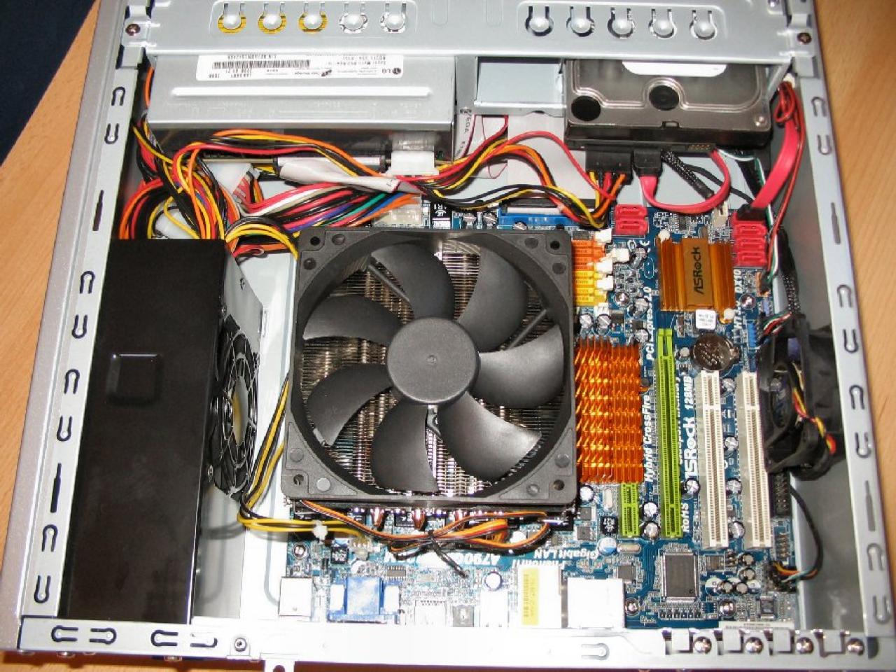 [19/01/2010] PCGHX: Lesertest des HTPC-Gehäuses LC Power LC-HT-1001S (3)