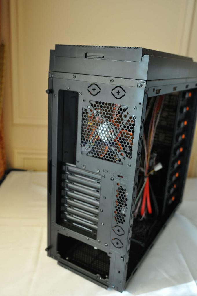 [12/01/2010] Xigmatek Utgard CES 2010 09