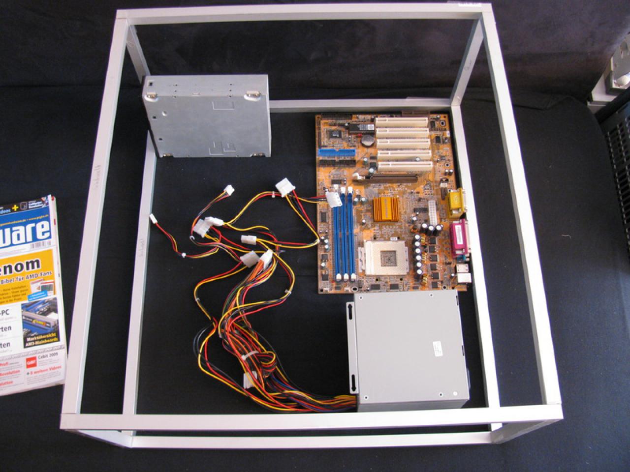[03/01/2010] Casecon-Projekt: Gehäuse in Pixel-Optik im Eigenbau plus Delta-Hovercraft (14)