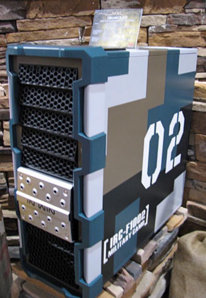 [17/01/2010] In Win: Micro-ATX-Gehäuse Ironclad auf der CES vorgestellt.