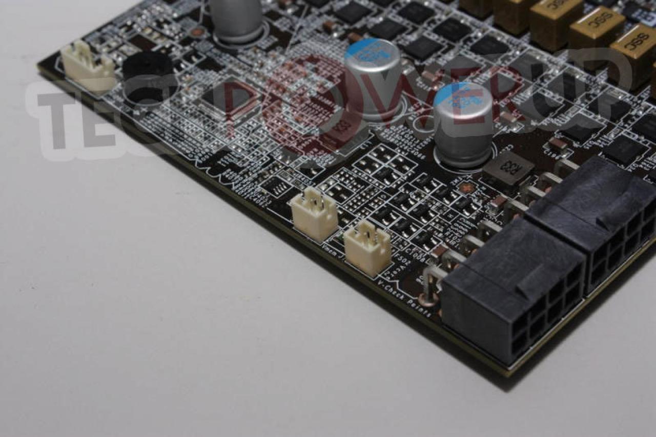 [21/01/2010] Mutmaßliche Fotos einer MSI Radeon HD 5870 Lightning Edition (4)