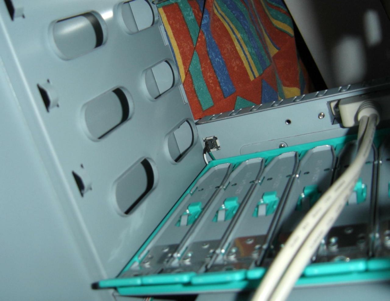 [19/02/2010] Schrauber-Projekt: Pseudo-HTPC in Schwarz/Rot-Optik (1)
