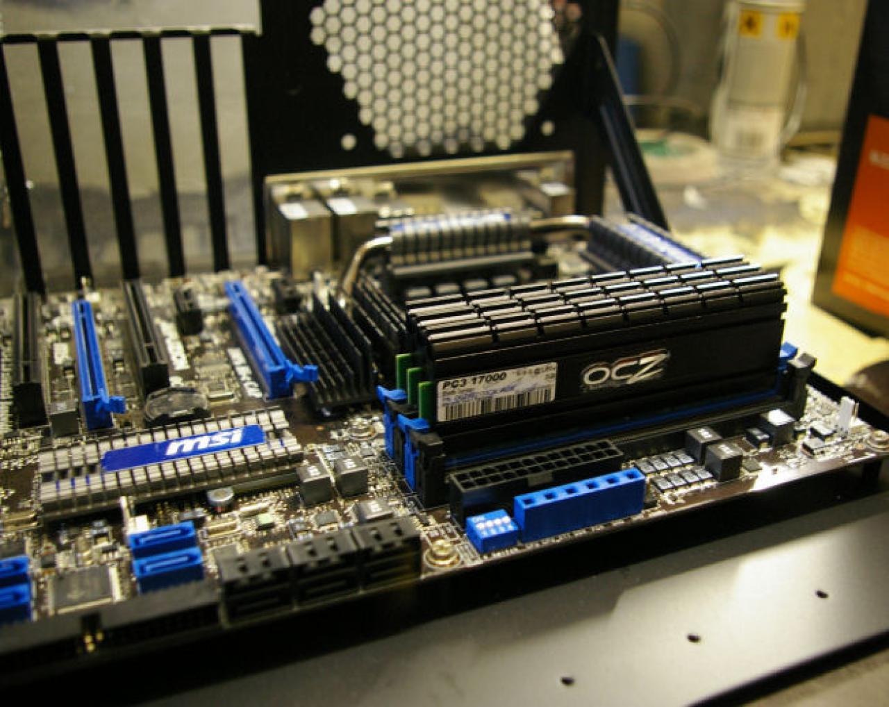 [11/02/2010] So entsteht das Cebit-Vorführgehäuse für das MSI Big Bang Fuzion (51)