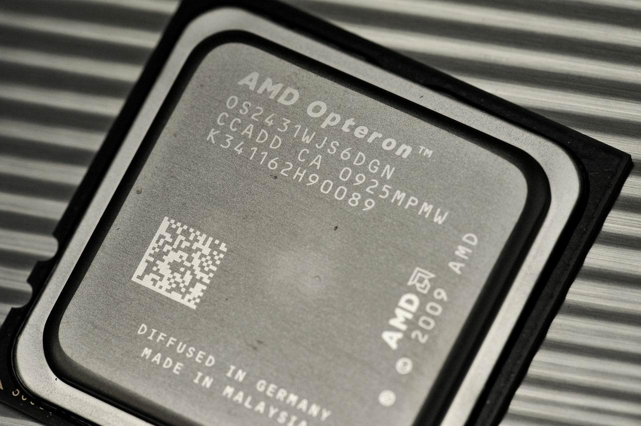 [08/02/2010] Phenom II X6 Vorschau auf die Sechskern-CPU von AMD (im Bild: Ein Server-Sechskerner)