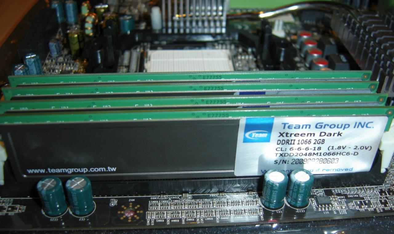 [19/02/2010] Schrauber-Projekt: Pseudo-HTPC in Schwarz/Rot-Optik (15)
