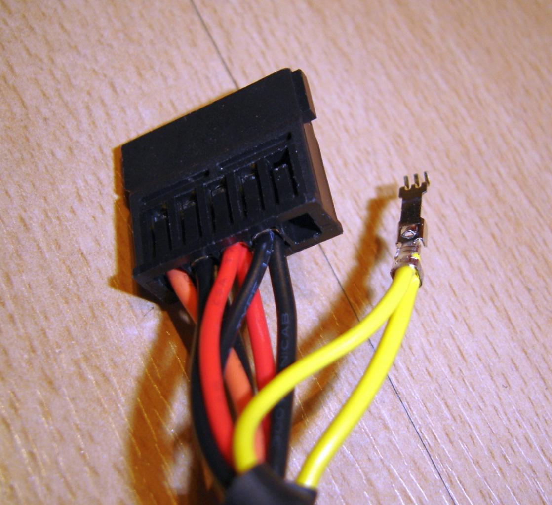 [19/02/2010] Schrauber-Projekt: Pseudo-HTPC in Schwarz/Rot-Optik (16)