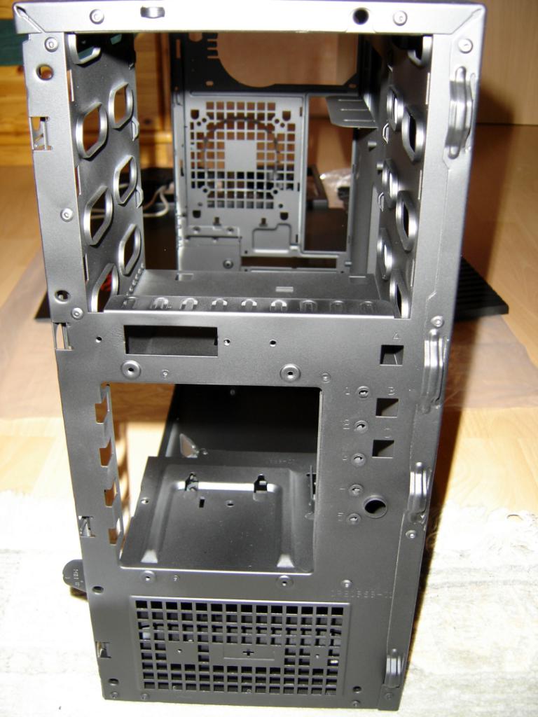 [19/02/2010] Schrauber-Projekt: Pseudo-HTPC in Schwarz/Rot-Optik (23)