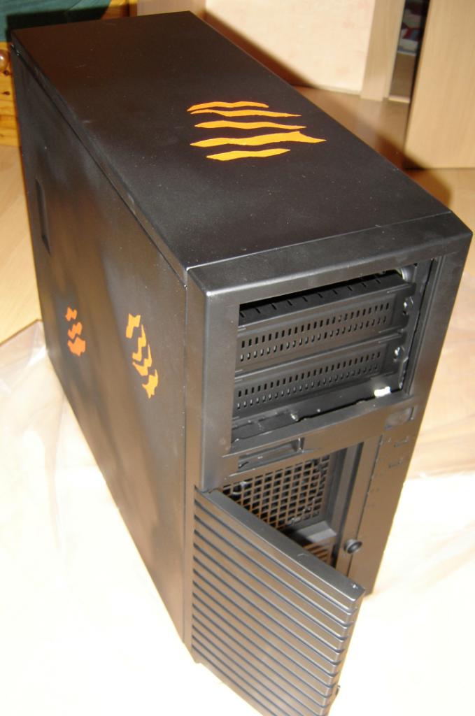 [19/02/2010] Schrauber-Projekt: Pseudo-HTPC in Schwarz/Rot-Optik (27)