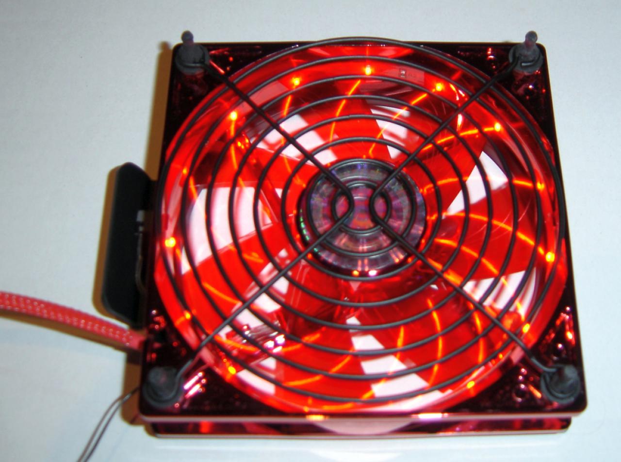 [19/02/2010] Schrauber-Projekt: Pseudo-HTPC in Schwarz/Rot-Optik (30)