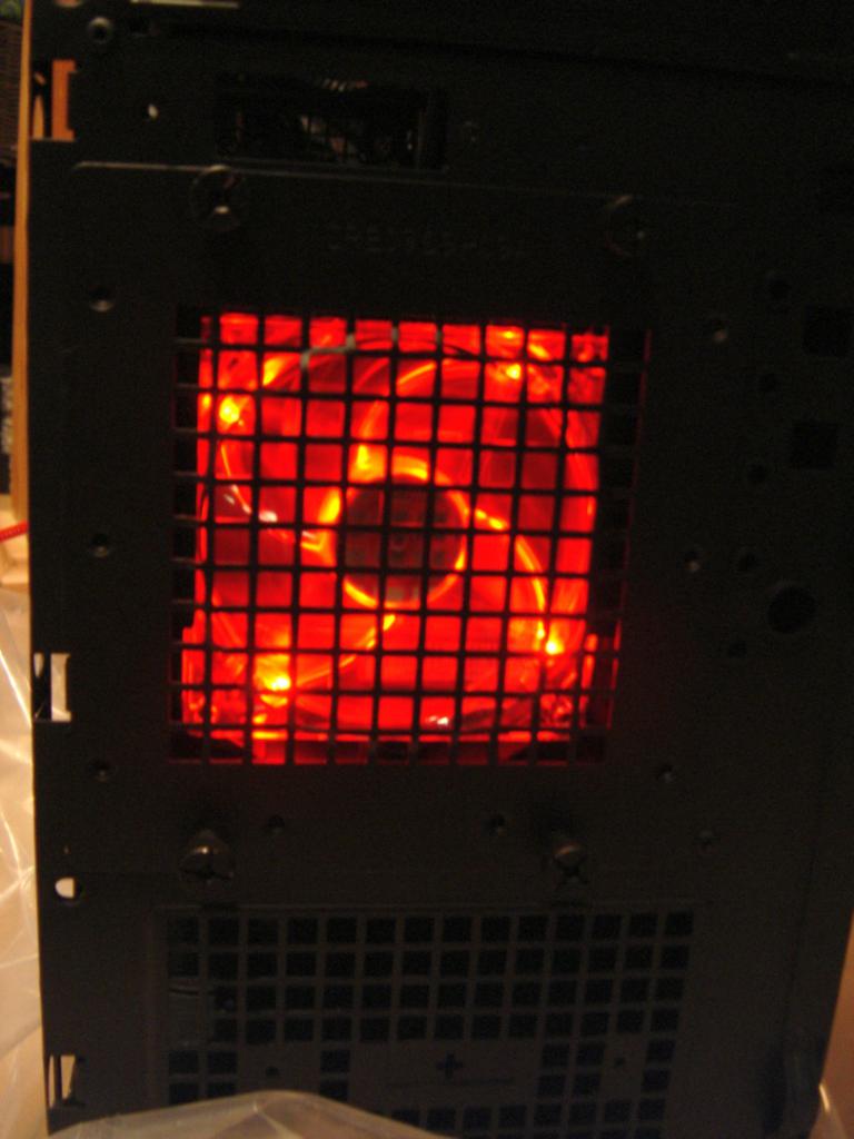 [19/02/2010] Schrauber-Projekt: Pseudo-HTPC in Schwarz/Rot-Optik (31)