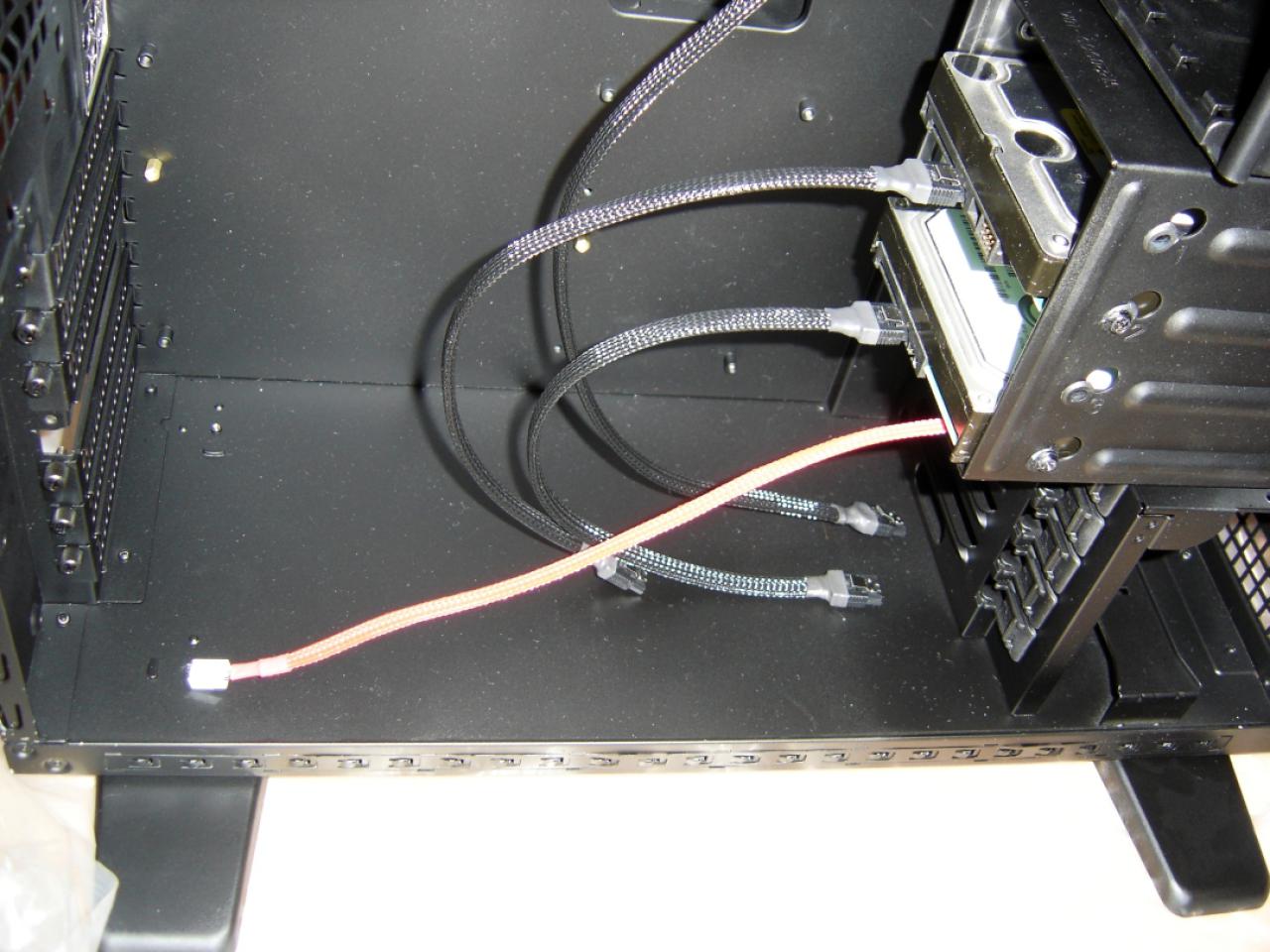 [19/02/2010] Schrauber-Projekt: Pseudo-HTPC in Schwarz/Rot-Optik (33)
