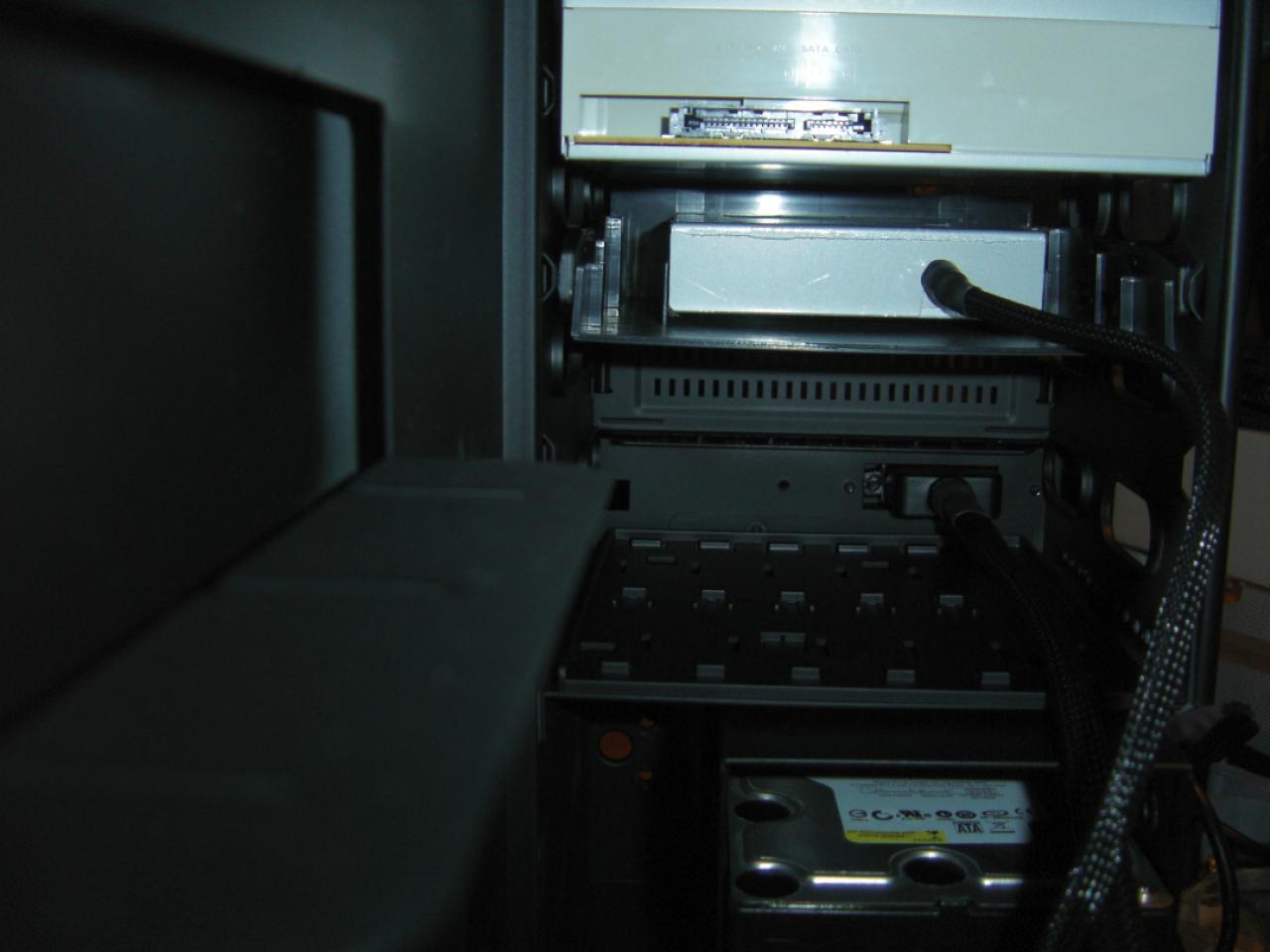 [19/02/2010] Schrauber-Projekt: Pseudo-HTPC in Schwarz/Rot-Optik (38)