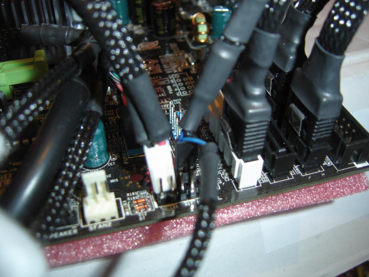 [19/02/2010] Schrauber-Projekt: Pseudo-HTPC in Schwarz/Rot-Optik (40)