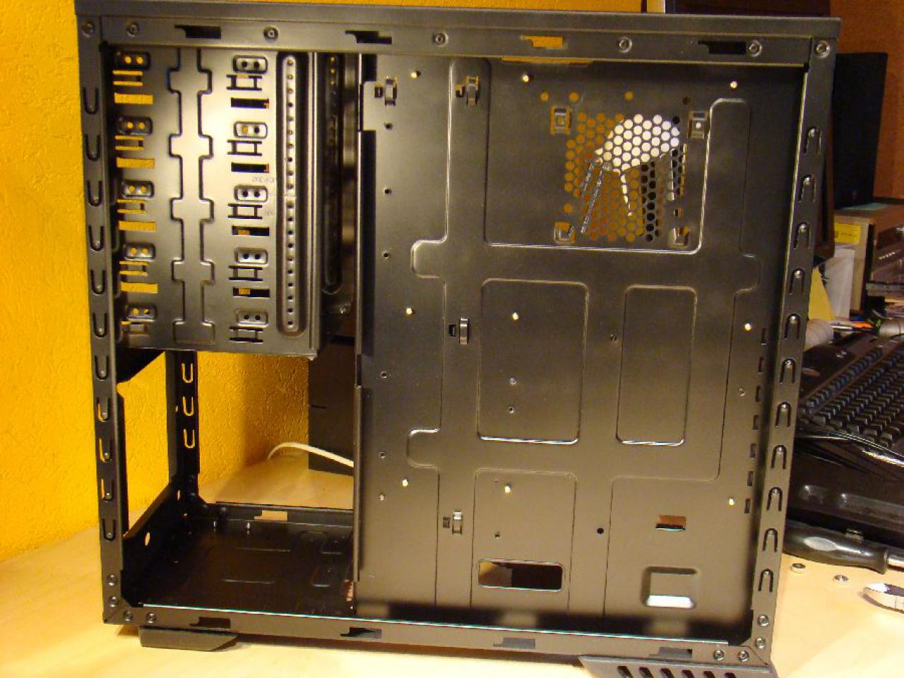 [09/02/2010] PCGH Extreme: Projekt Blue Orange (CM690 Modding) (20)