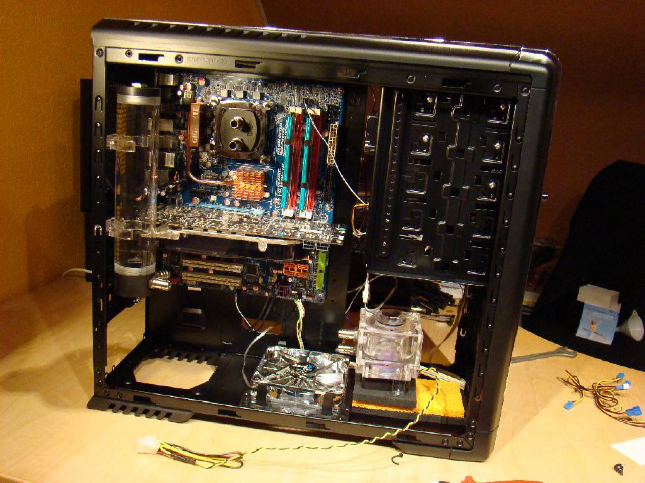 [09/02/2010] PCGH Extreme: Projekt Blue Orange (CM690 Modding) (22)