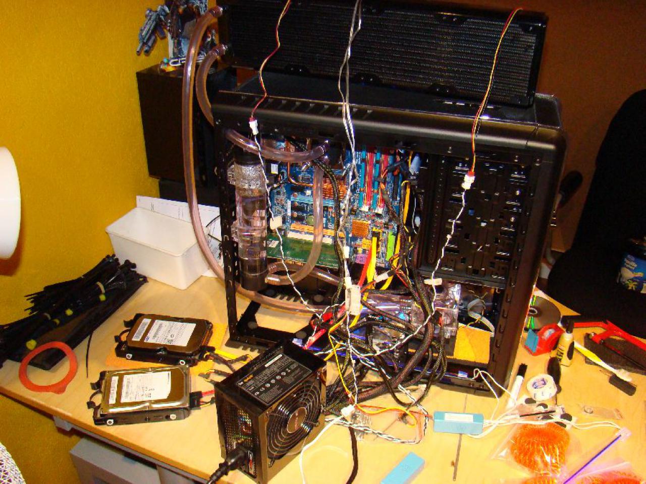 [09/02/2010] PCGH Extreme: Projekt Blue Orange (CM690 Modding) (25)