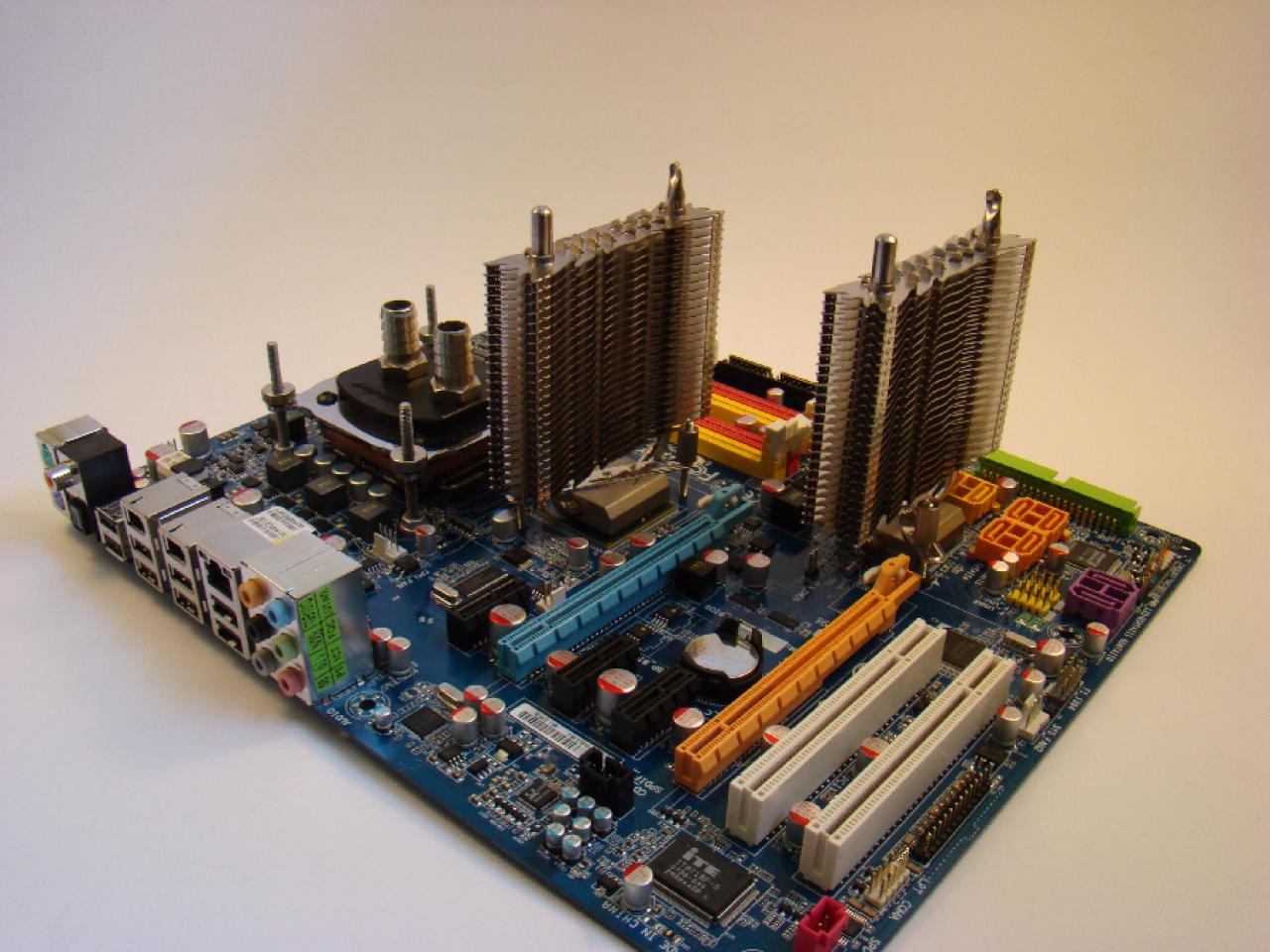 [09/02/2010] PCGH Extreme: Projekt Blue Orange (CM690 Modding) (66)