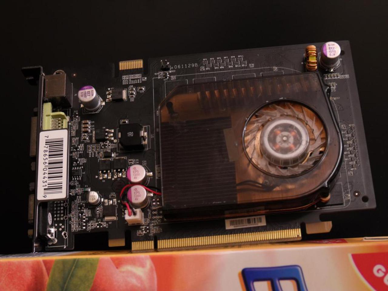 [12/02/2010] Casemodding an der Schule: Ein Multitouch-Tisch entsteht (11)