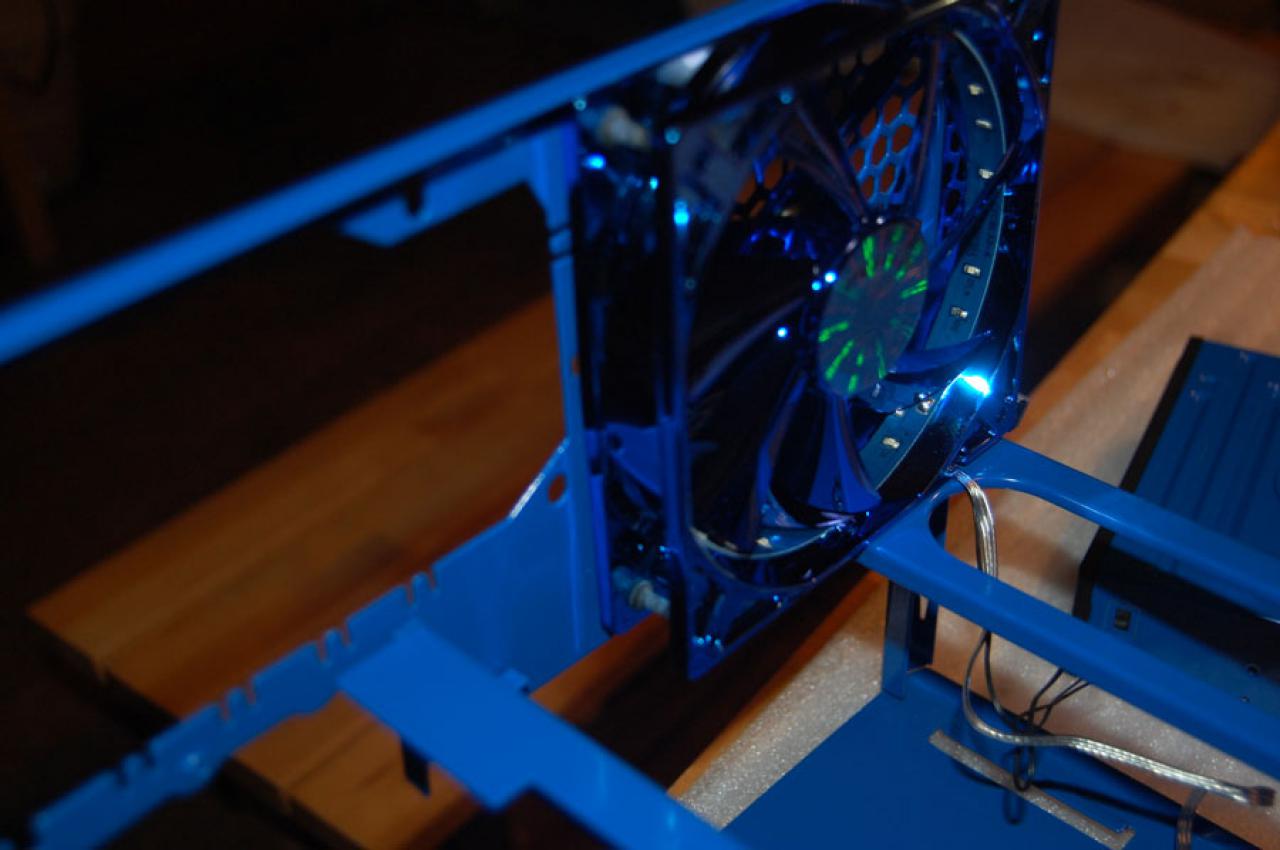 [05/02/2010] NobLorRos in Aktion: Casemod Little Black Blue (21)