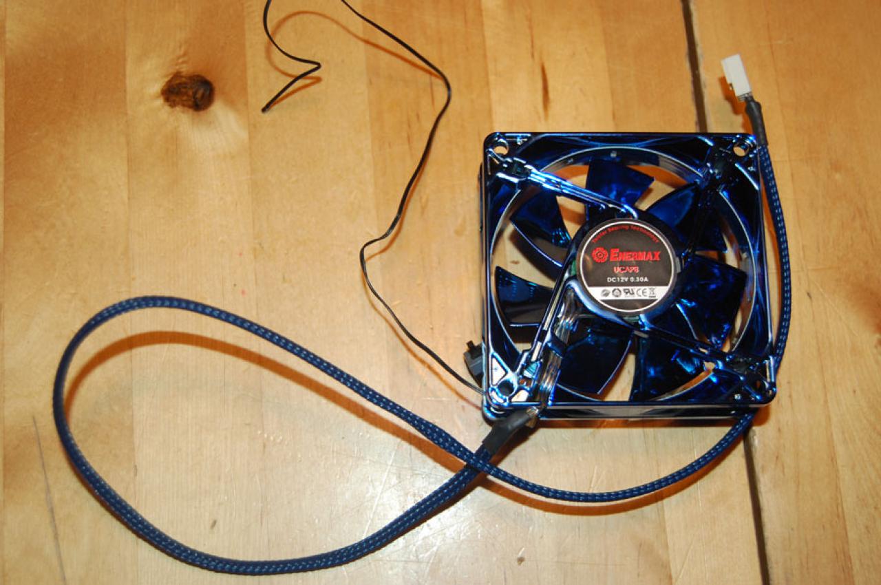 [05/02/2010] NobLorRos in Aktion: Casemod Little Black Blue (23)