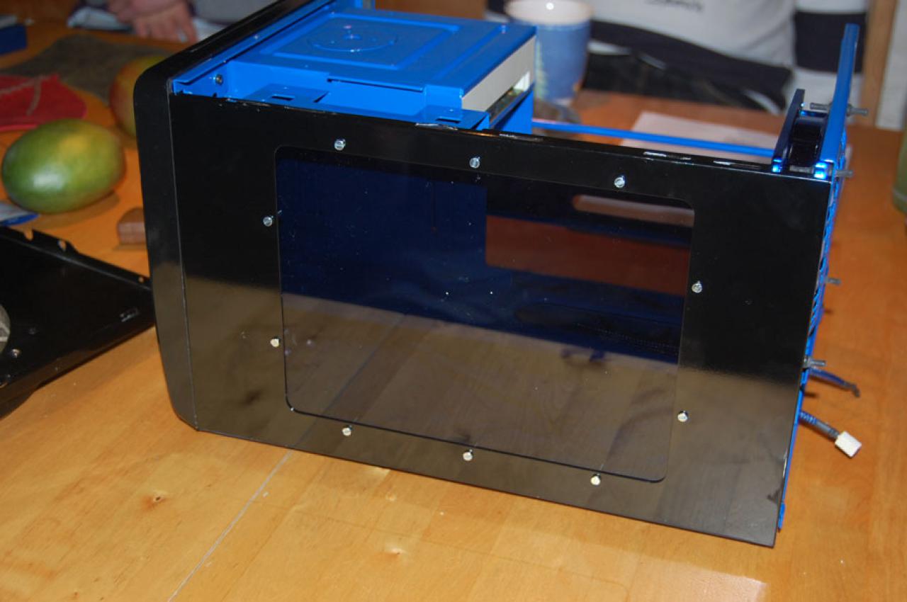 [05/02/2010] NobLorRos in Aktion: Casemod Little Black Blue (29)