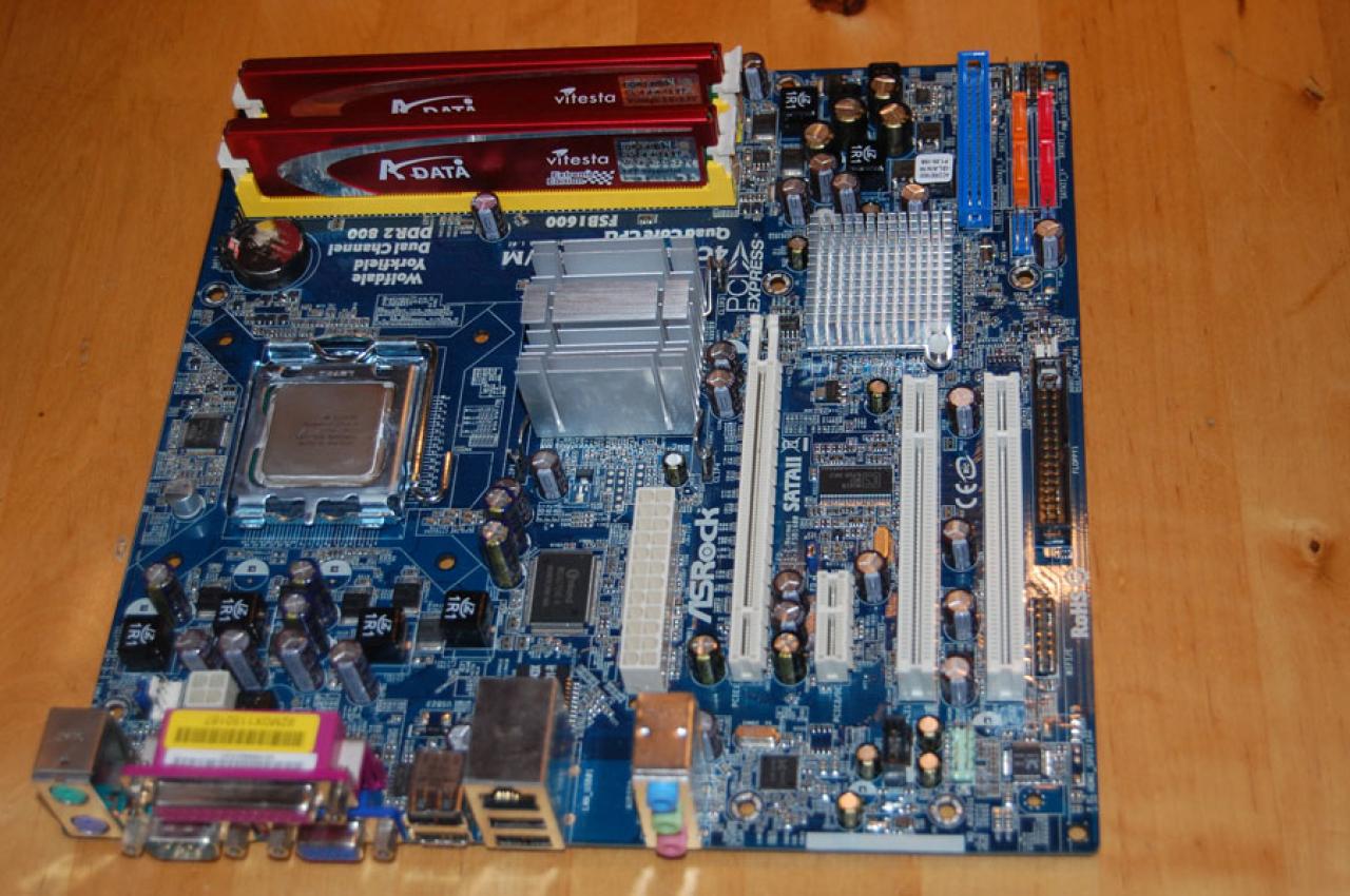 [05/02/2010] NobLorRos in Aktion: Casemod Little Black Blue (31)