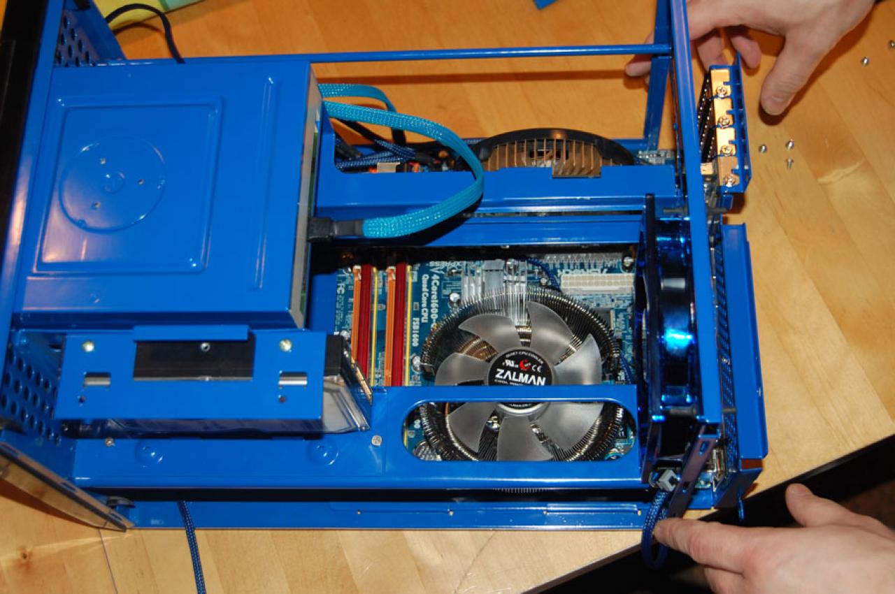[05/02/2010] NobLorRos in Aktion: Casemod Little Black Blue (33)