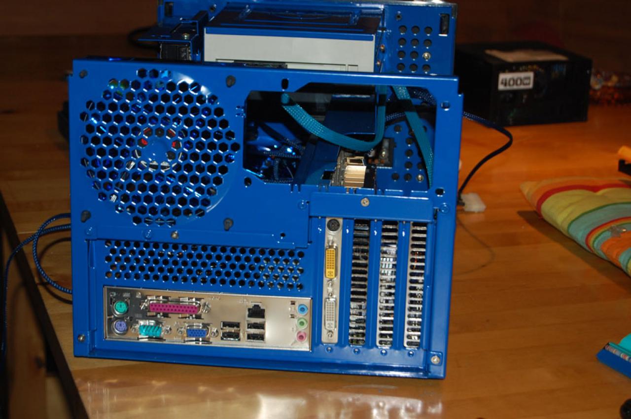 [05/02/2010] NobLorRos in Aktion: Casemod Little Black Blue (34)