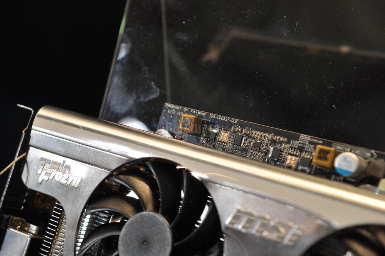 [28/02/2010] MSI-Radeon-HD-5870-Lightning-Cebit-2010-04.JPG
