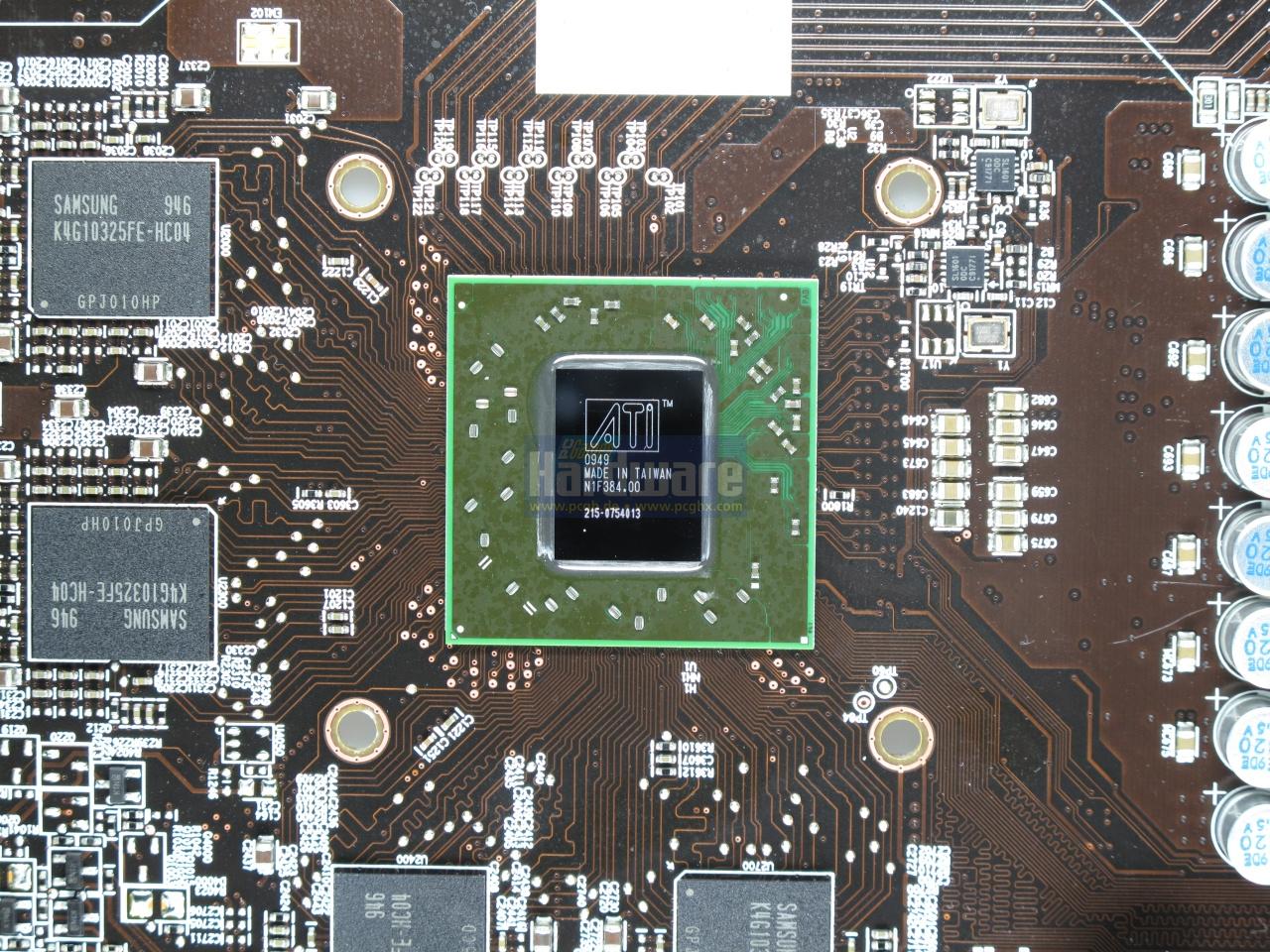 [04/02/2010] MSI Radeon HD 5770 Hawk: die GPU, ein Juniper XT mit 800 ALUs, umringt von seinem GDDR5-Speicher