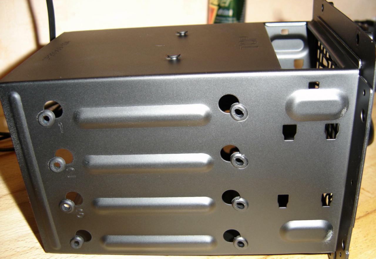 [19/02/2010] Schrauber-Projekt: Pseudo-HTPC in Schwarz/Rot-Optik (9)