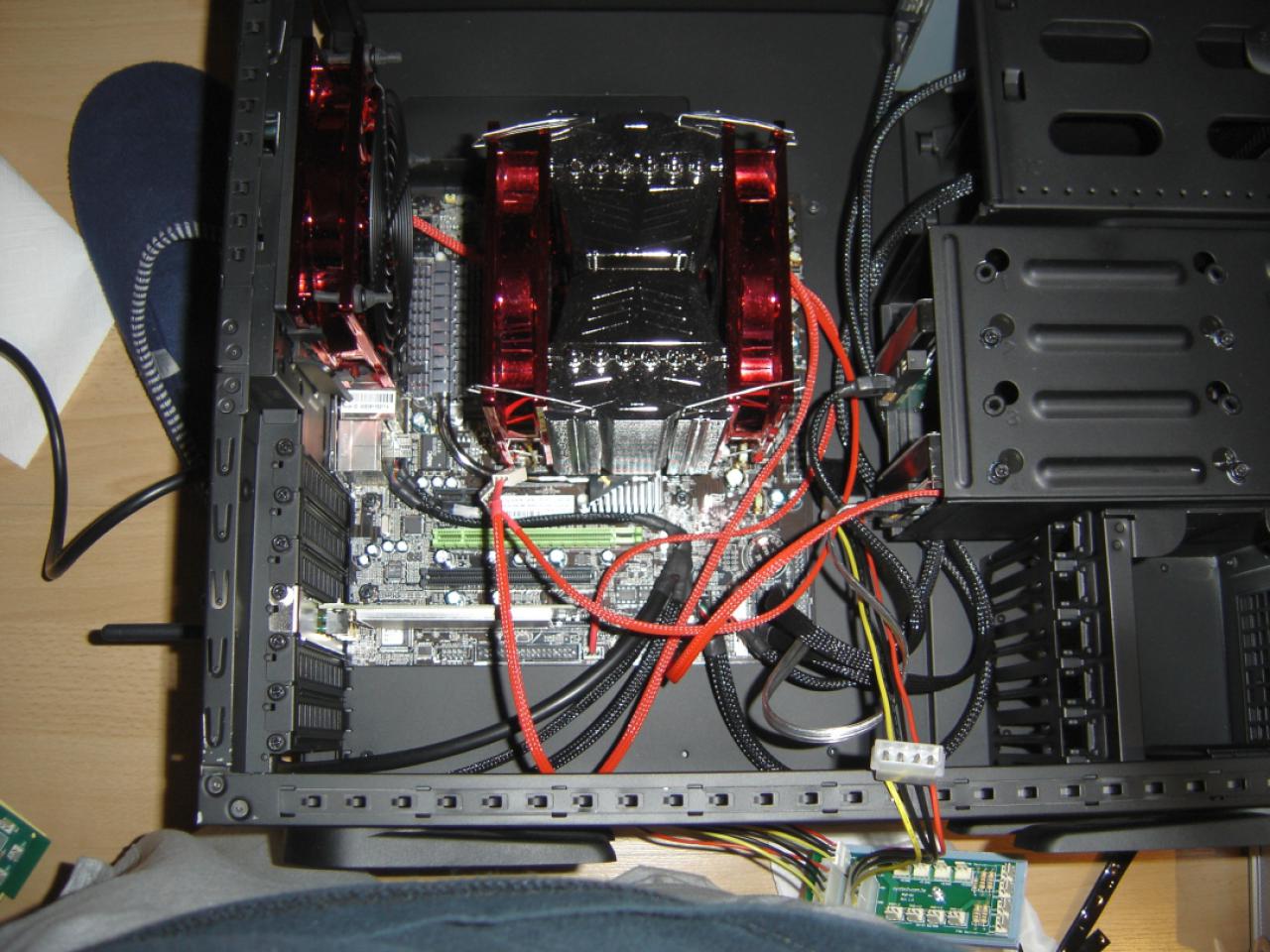 [19/02/2010] Schrauber-Projekt: Pseudo-HTPC in Schwarz/Rot-Optik (11)