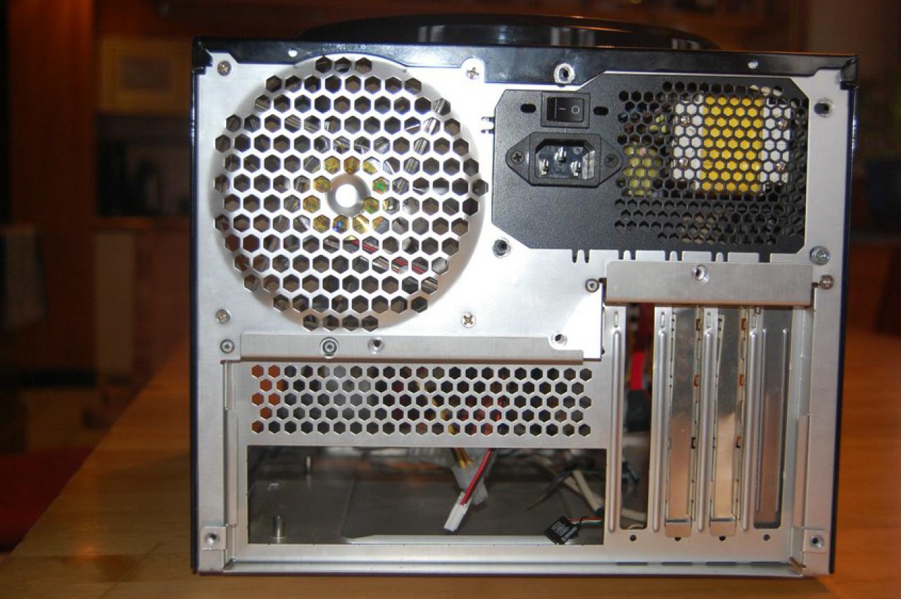 [05/02/2010] NobLorRos in Aktion: Casemod Little Black Blue (3)