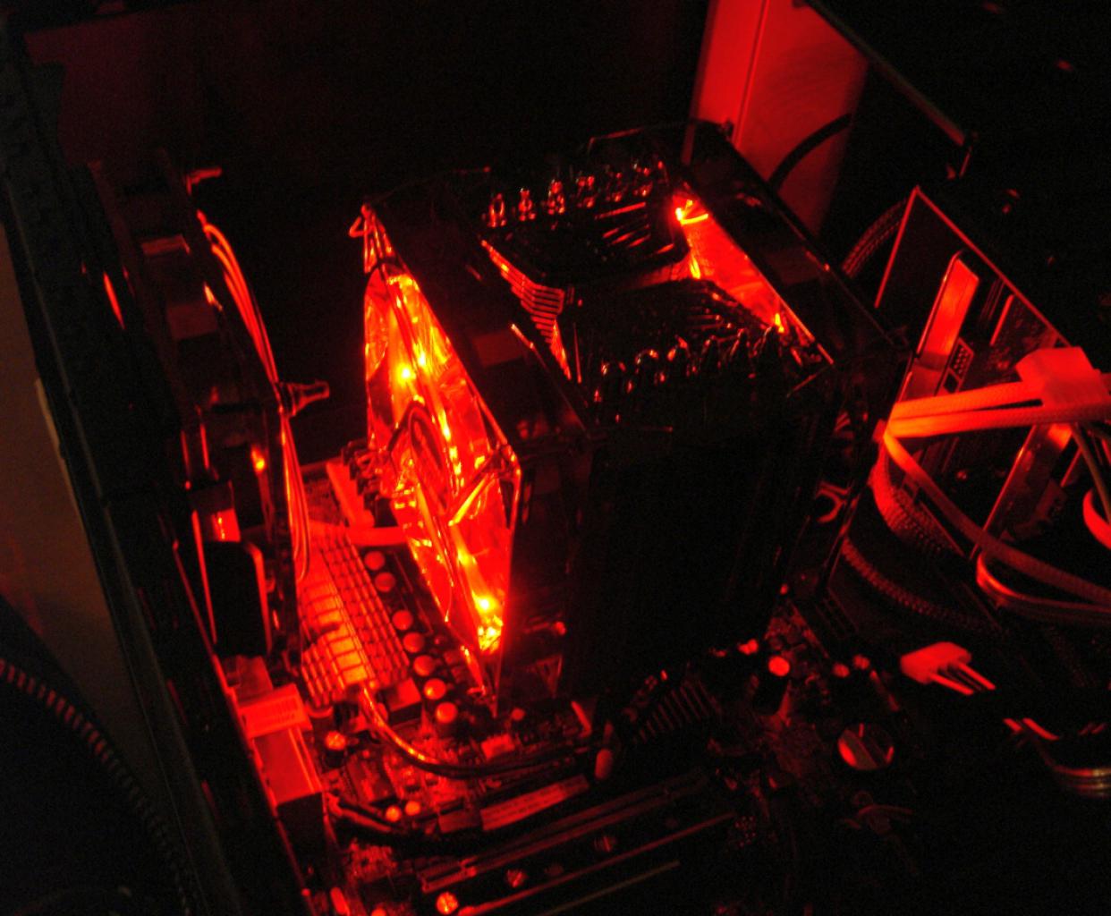 [19/02/2010] Schrauber-Projekt: Pseudo-HTPC in Schwarz/Rot-Optik (45)