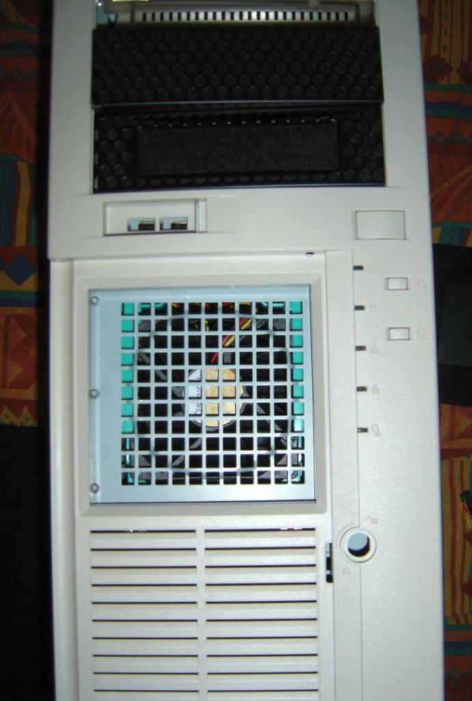 [19/02/2010] Schrauber-Projekt: Pseudo-HTPC in Schwarz/Rot-Optik (49)