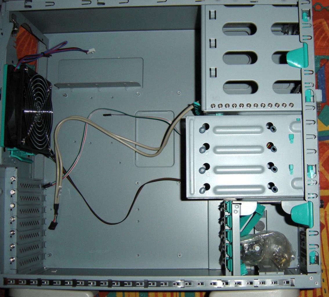 [19/02/2010] Schrauber-Projekt: Pseudo-HTPC in Schwarz/Rot-Optik (51)