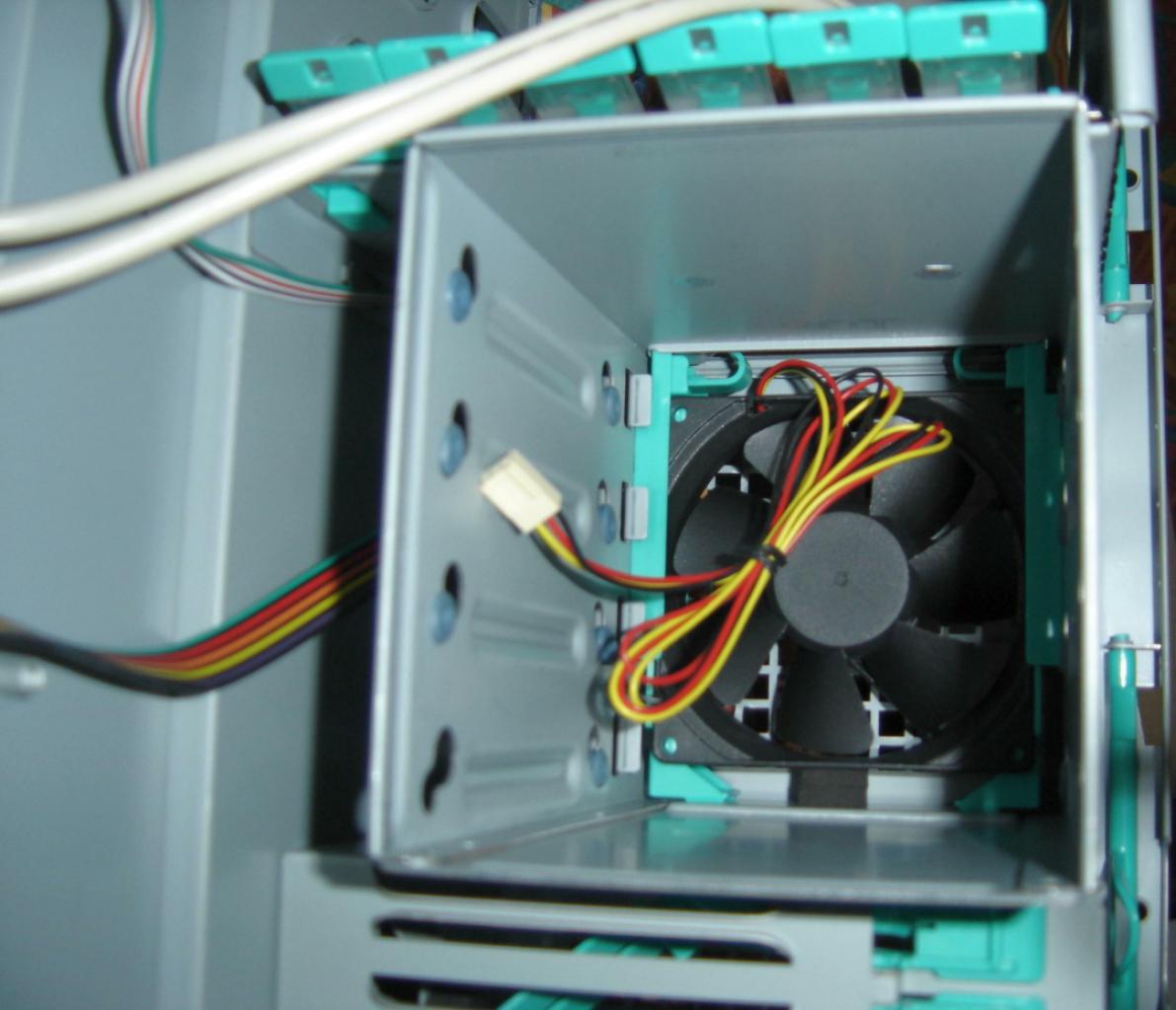 [19/02/2010] Schrauber-Projekt: Pseudo-HTPC in Schwarz/Rot-Optik (52)