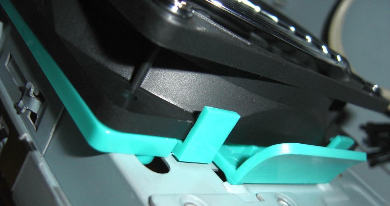 [19/02/2010] Schrauber-Projekt: Pseudo-HTPC in Schwarz/Rot-Optik (54)