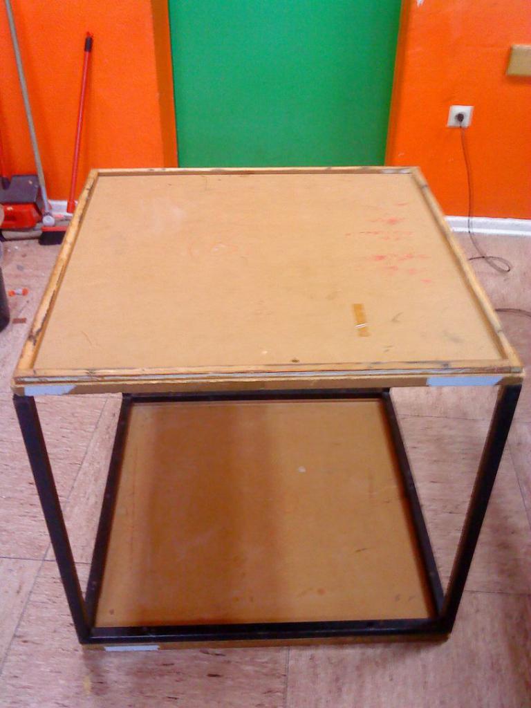 [12/02/2010] Casemodding an der Schule: Ein Multitouch-Tisch entsteht (5)