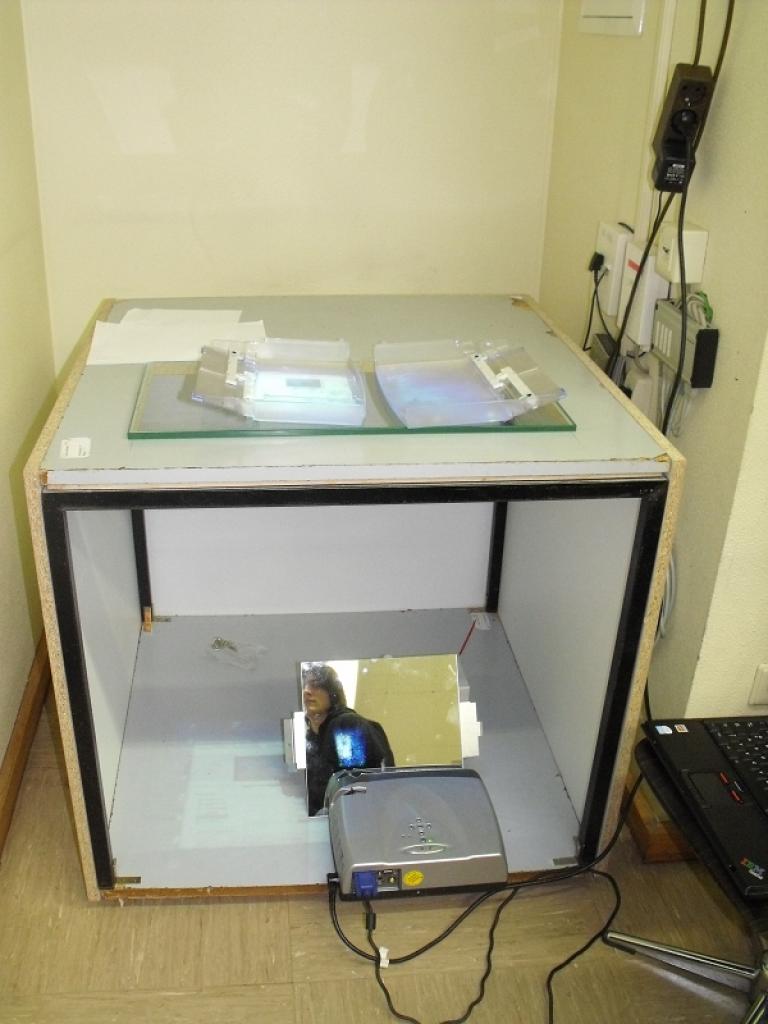 [12/02/2010] Casemodding an der Schule: Ein Multitouch-Tisch entsteht (15)