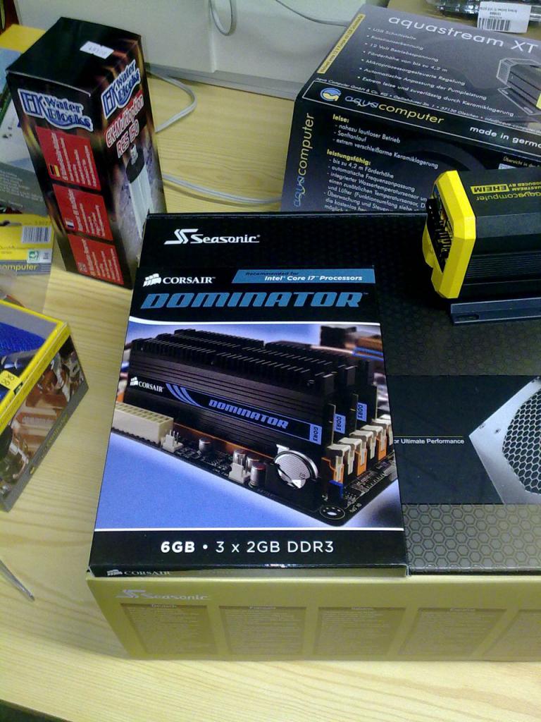 [17/02/2010] Lian-Li-Casemod in Bienen-Optik (4)
