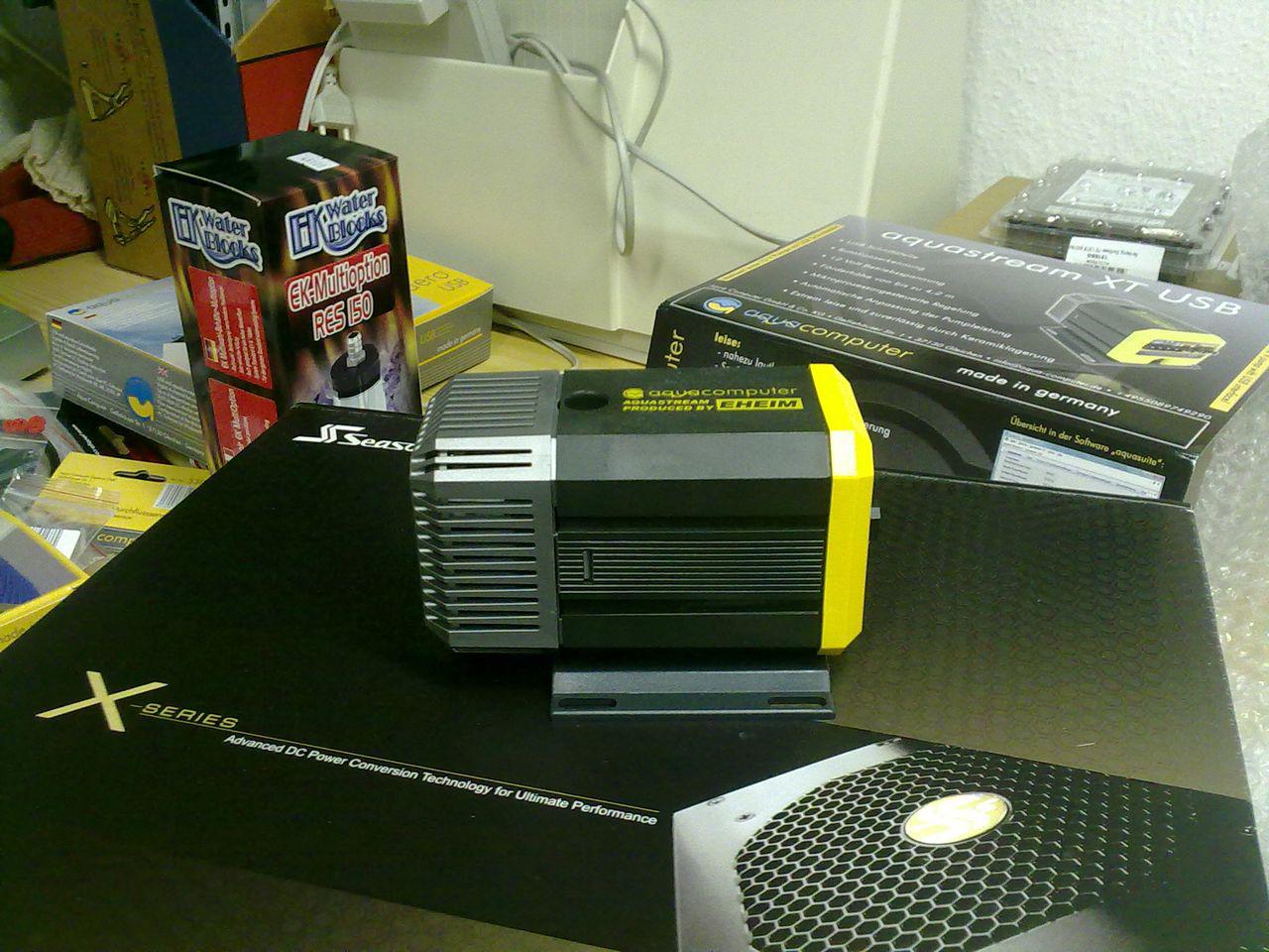 [17/02/2010] Lian-Li-Casemod in Bienen-Optik (6)