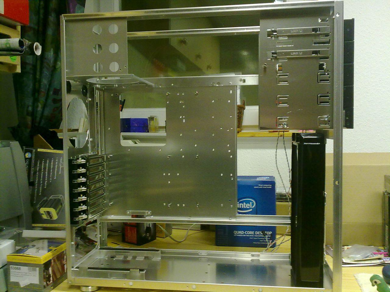 [17/02/2010] Lian-Li-Casemod in Bienen-Optik (11)