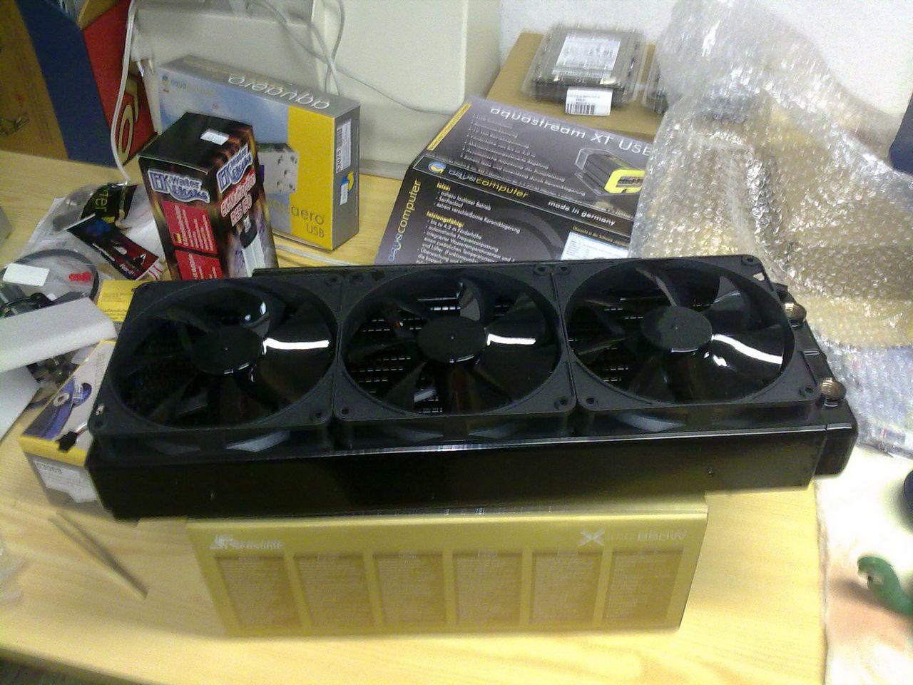 [17/02/2010] Lian-Li-Casemod in Bienen-Optik (12)
