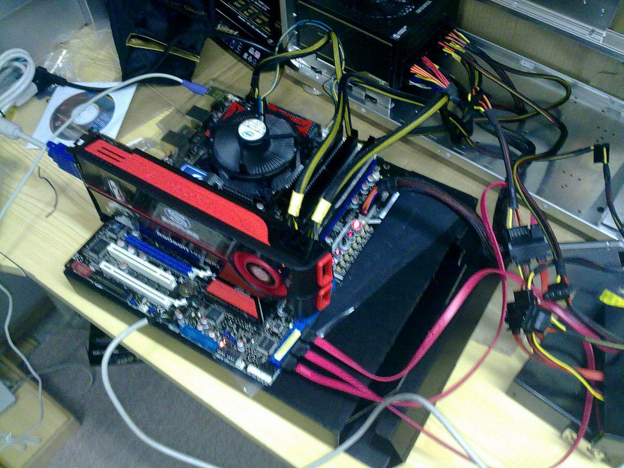 [17/02/2010] Lian-Li-Casemod in Bienen-Optik (19)